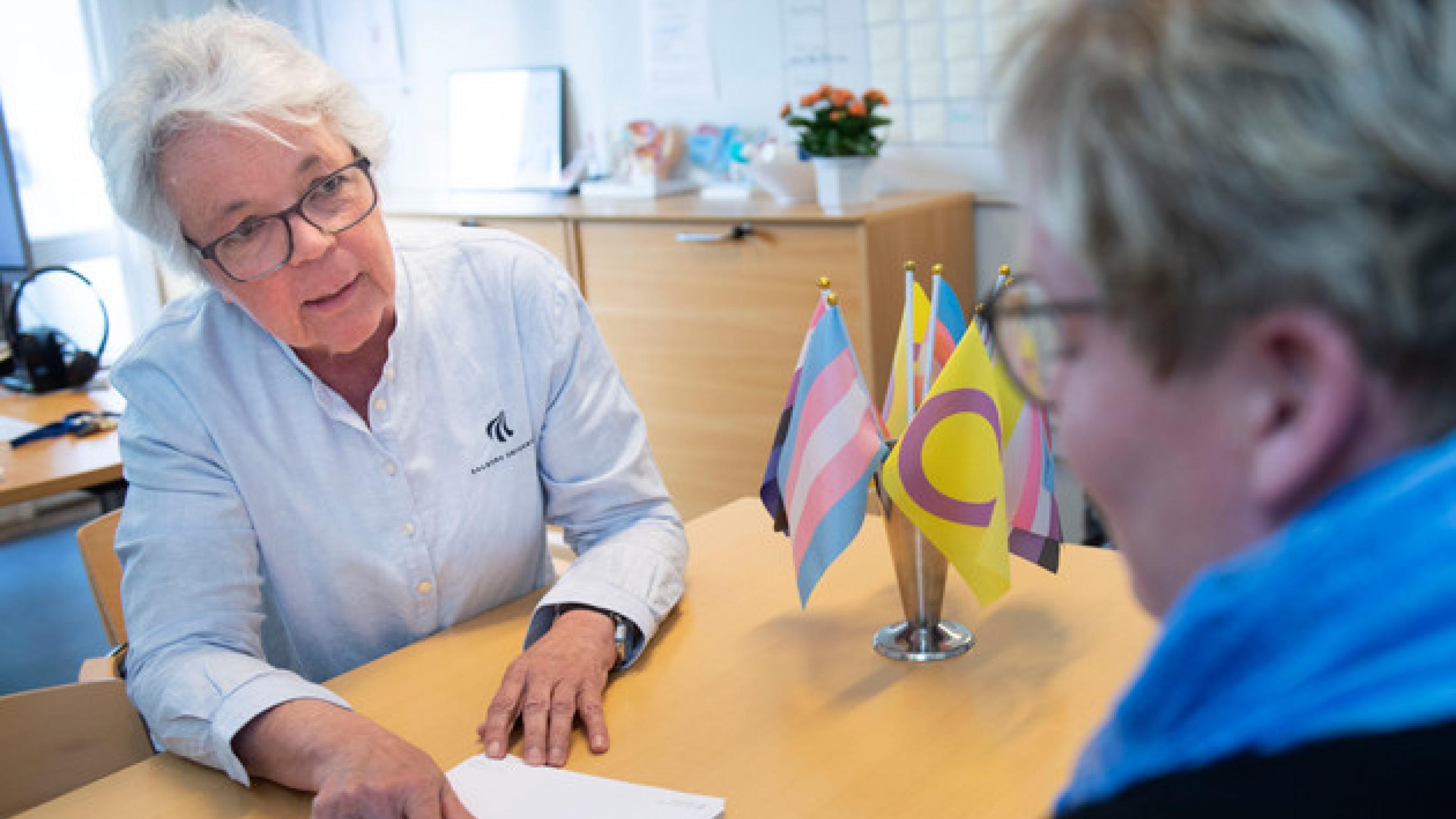Ledende overlæge Astrid Højgaard på Center for Kønsidentitet på Aalborg Universitetshospital (foto: Lars Horn)