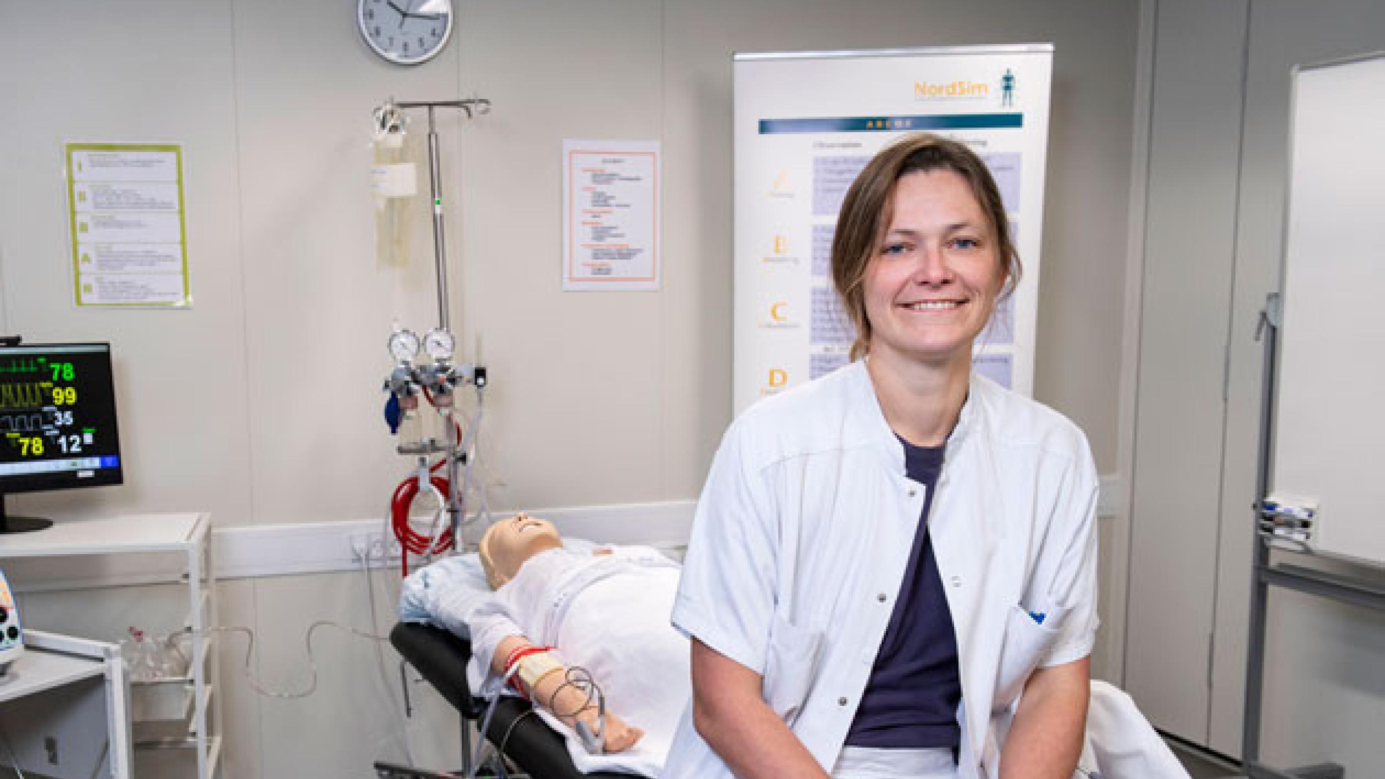Afdelingslæge Tine Bennedsen er en af ni simulationsansvarlige afdelingslæger på Aalborg Universitetshospital. Foto: Lars Horn / Baghuset