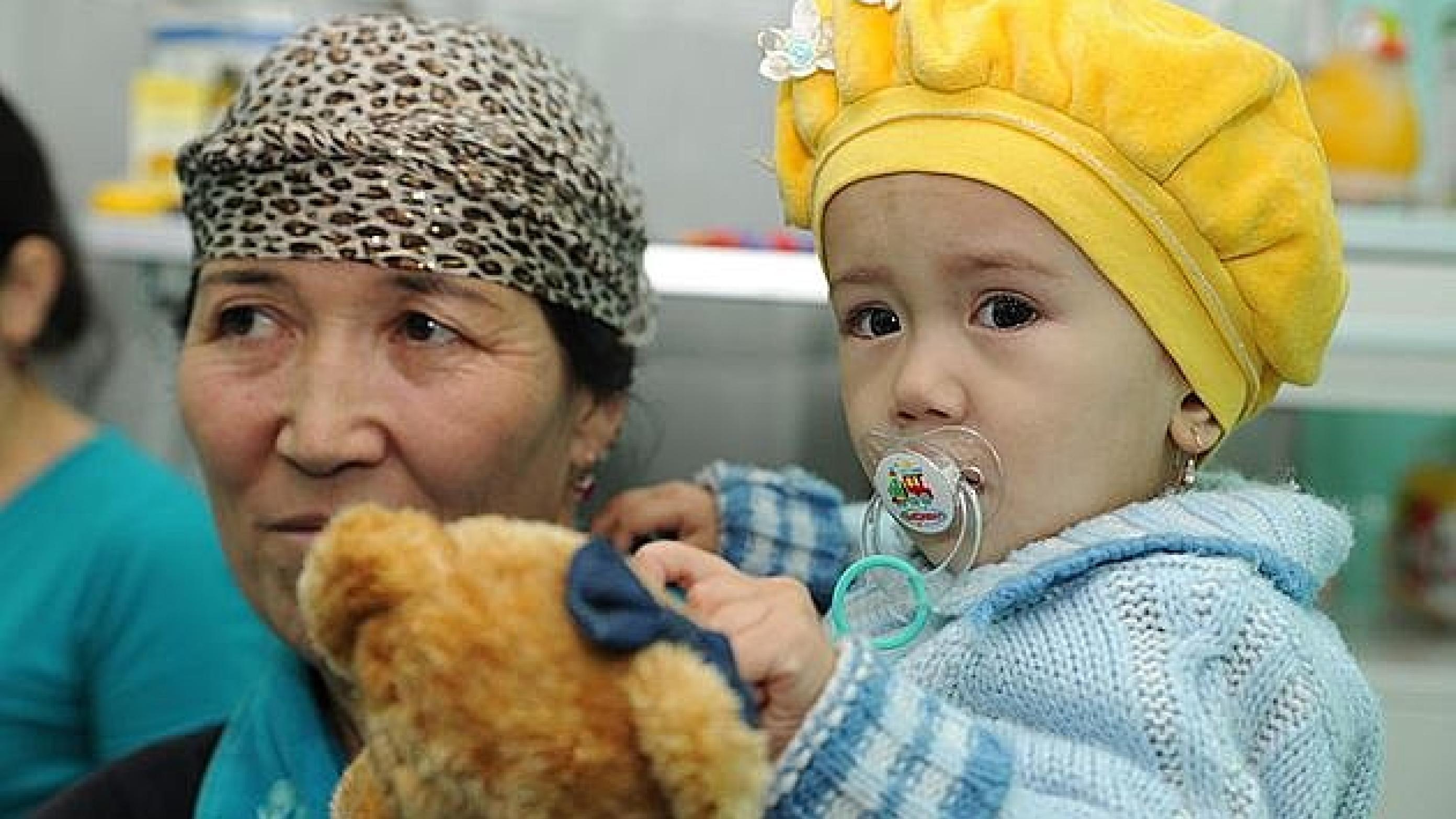 Trods store fremskridt på verdensplan er der stor forskel på dødeligheden af børneleukæmi. Foto fra børnekræftcenter i Bishkek, Kirgisistan. Wikimedia Commons