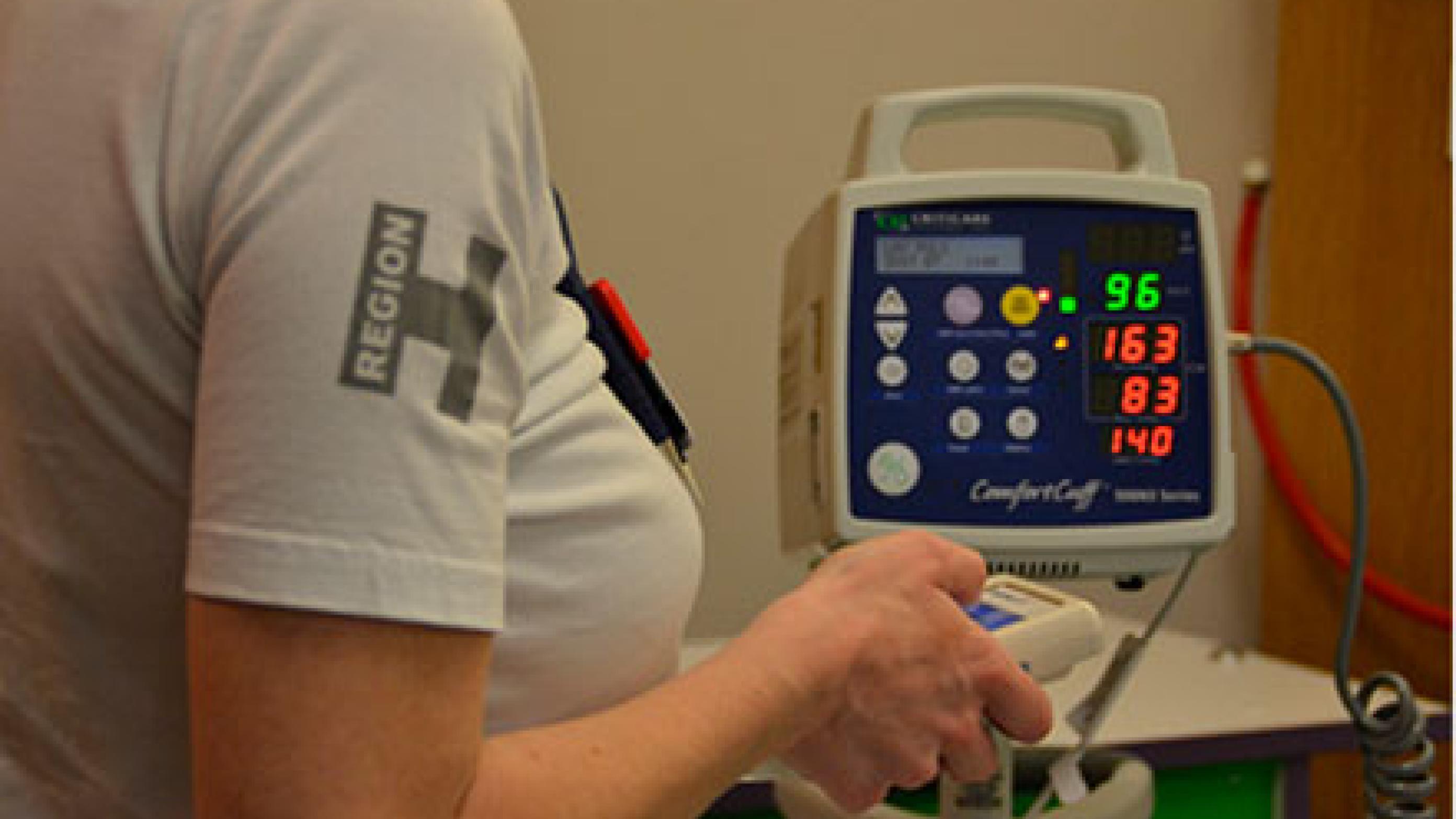 Early Warning Score-system medfører en rutinemæssig måling af vitalværdier flere gange dagligt hos indlagte patienter.  
